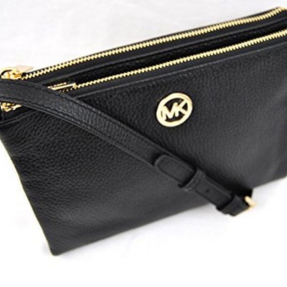 Michael Kors Handbags - Michael Kors leather FULTON crossbody bag.